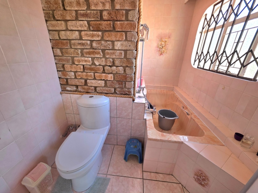 5 Bedroom Property for Sale in La Provance Free State